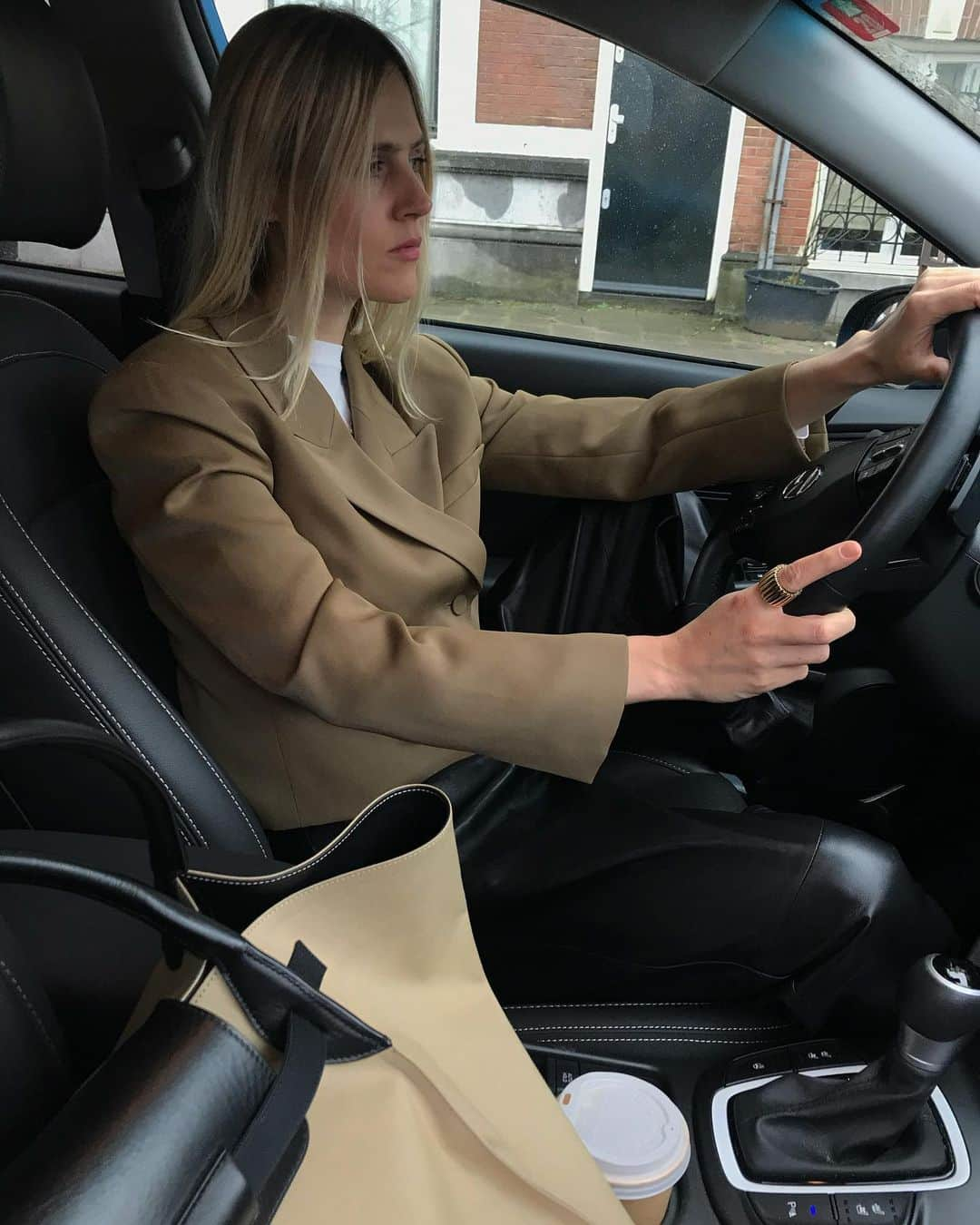 Linda Tolさんのインスタグラム写真 - (Linda TolInstagram)「On my way to my coffee date in Amsterdam @hyundainederland #KONA #hybrid #Hyundai #partner」2月10日 22時45分 - lindatol_