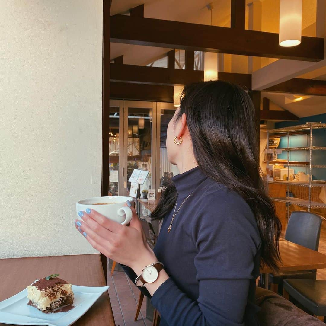 奥野莉瑛子さんのインスタグラム写真 - (奥野莉瑛子Instagram)「今日行ったカフェ☕️ @flourish.shukugawa  緑があるカフェって検索したら出てきたカフェに癒されに😌🤍🌱 ・ 3月で閉まっちゃうみたいなので是非それまでに！ 17時頃に行ったら食パンが全部売り切れてしまってたのでお早めに行くことをオススメします👌🏻 ・ ・」2月10日 22時46分 - okunorieko_