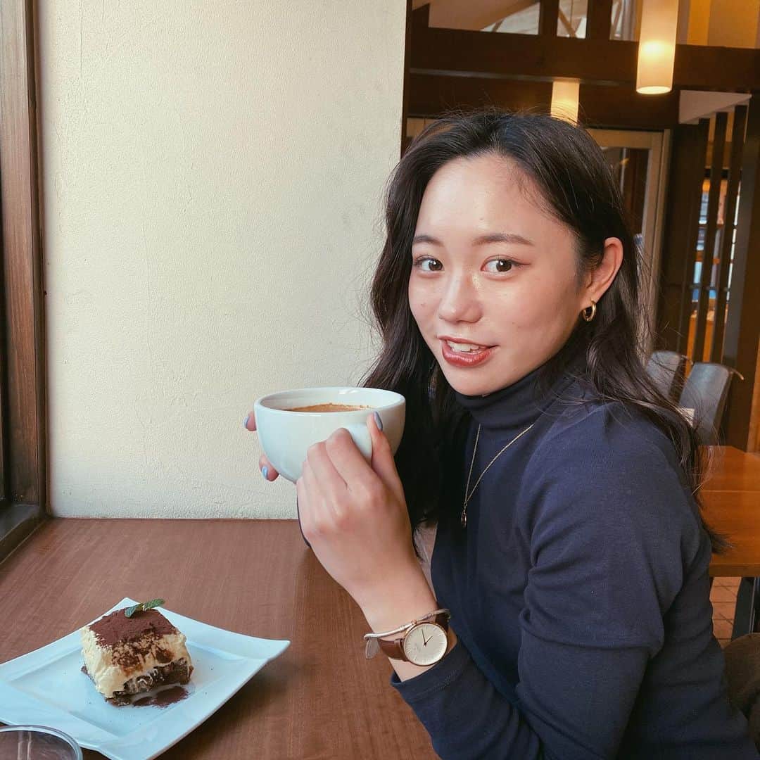 奥野莉瑛子のインスタグラム：「今日行ったカフェ☕️ @flourish.shukugawa  緑があるカフェって検索したら出てきたカフェに癒されに😌🤍🌱 ・ 3月で閉まっちゃうみたいなので是非それまでに！ 17時頃に行ったら食パンが全部売り切れてしまってたのでお早めに行くことをオススメします👌🏻 ・ ・」