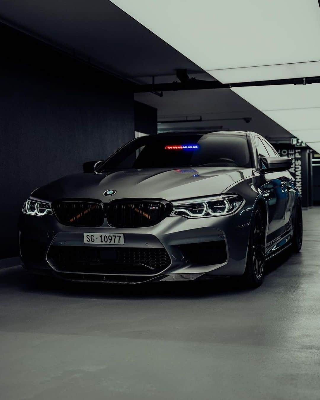 CARLiFESTYLEさんのインスタグラム写真 - (CARLiFESTYLEInstagram)「Would you run? BMW M5 shot by @blekoshots • @donington.m5 #carlifestyle #police #m5 #bmwm5」2月10日 22時46分 - carlifestyle