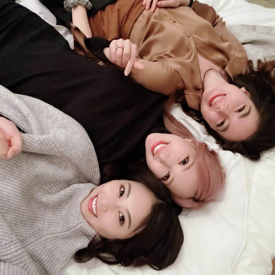 和田安佳莉のインスタグラム：「世間は祝前日なんだって . #今日も一日よく頑張った #大変なこともたくさんあるけどプライスレスな仕事なんだよ #みんないつもありがとうね #写真全然関係なくてわろた #プライベートもハートフルでお腹いっぱい #好きな人や物が多すぎて見放されてしまいそうだ」