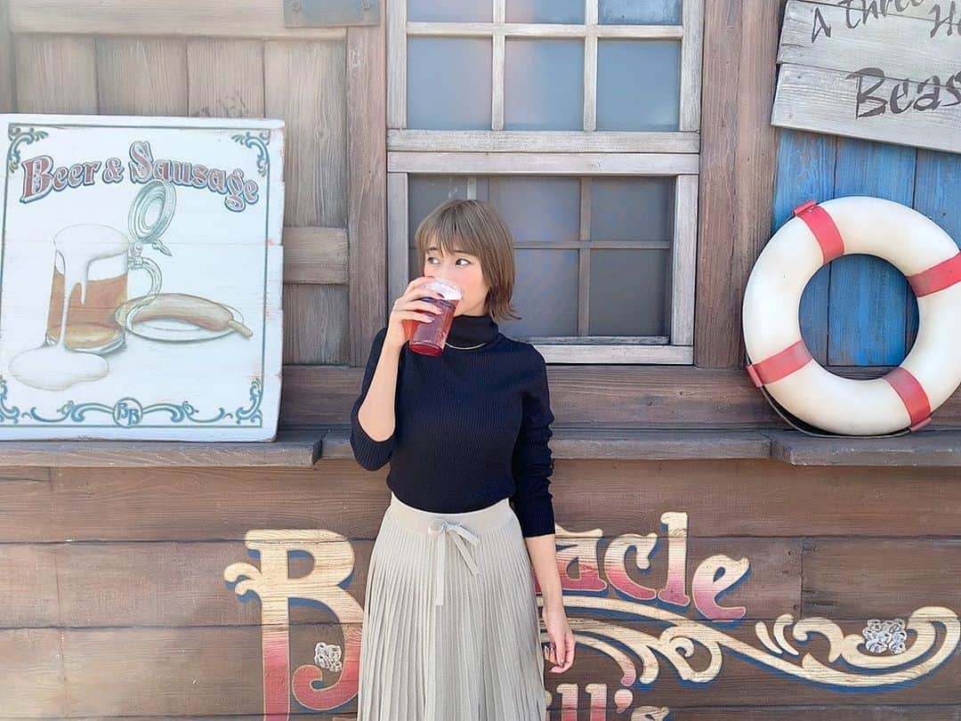 ななせ結衣のインスタグラム：「早くみんなと乾杯したいな〜🍻  . . 📸いつかのディズニー  #disney #disneysea #ディズニーコーデ  #clothes #fashion #ootd  #ootdfashion #화장 #디즈니  #화장품 #일본여자 #在一起  #instagood #f4l #ニットの日」