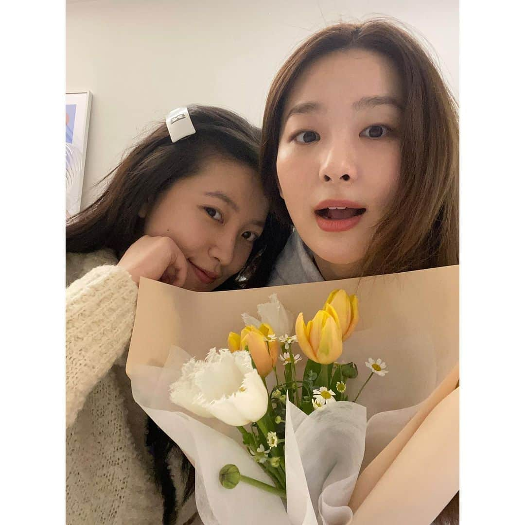 Red Velvetさんのインスタグラム写真 - (Red VelvetInstagram)「옒쓸💛💜  👉🏻 http://www.vlive.tv/video/236560  #레드벨벳 #RedVelvet #슬기 #SEULGI #예리 #YERI #My_birthday_with_Reveluv」2月10日 22時55分 - redvelvet.smtown