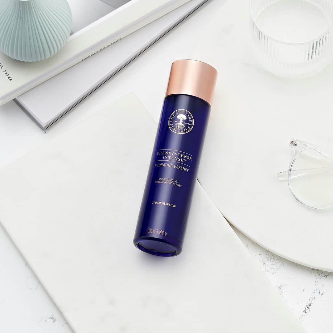 Neal's Yard Remediesさんのインスタグラム写真 - (Neal's Yard RemediesInstagram)「NEW LAUNCH: Level up your beauty routine with our Frankincense Intense™ Hydrating Essence 💙⭐  ⭐Clinically proven to hydrate skin for up to 24 hours, treat your skin to a luxurious veil of hydration with our new Frankincense Intense Hydrating Essence – the perfect pre-serum prep for flawless skin.  ⭐This feather-light essence hydrates and prepares skin to improve the performance of the products that follow. With a moisture-boosting blend of hyaluronic acid, purified pomegranate extract and organic argan oil, over time skin looks healthier, brighter and more refined.   ⭐To celebrate the launch, receive a FREE Frankincense Intense™ Cleansing Melt 30ml when you buy any two Frankincense Intense™ products*.   *T&C's apply.」2月10日 23時00分 - nealsyardremedies