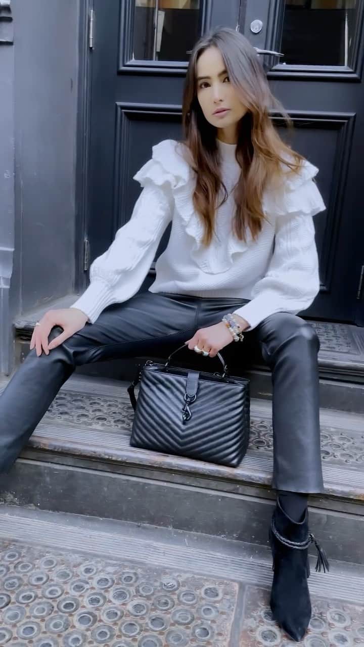レベッカミンコフのインスタグラム：「It’s sweater weather until further notice, so I’m coming through with the chicest options ✨🙌🏼」