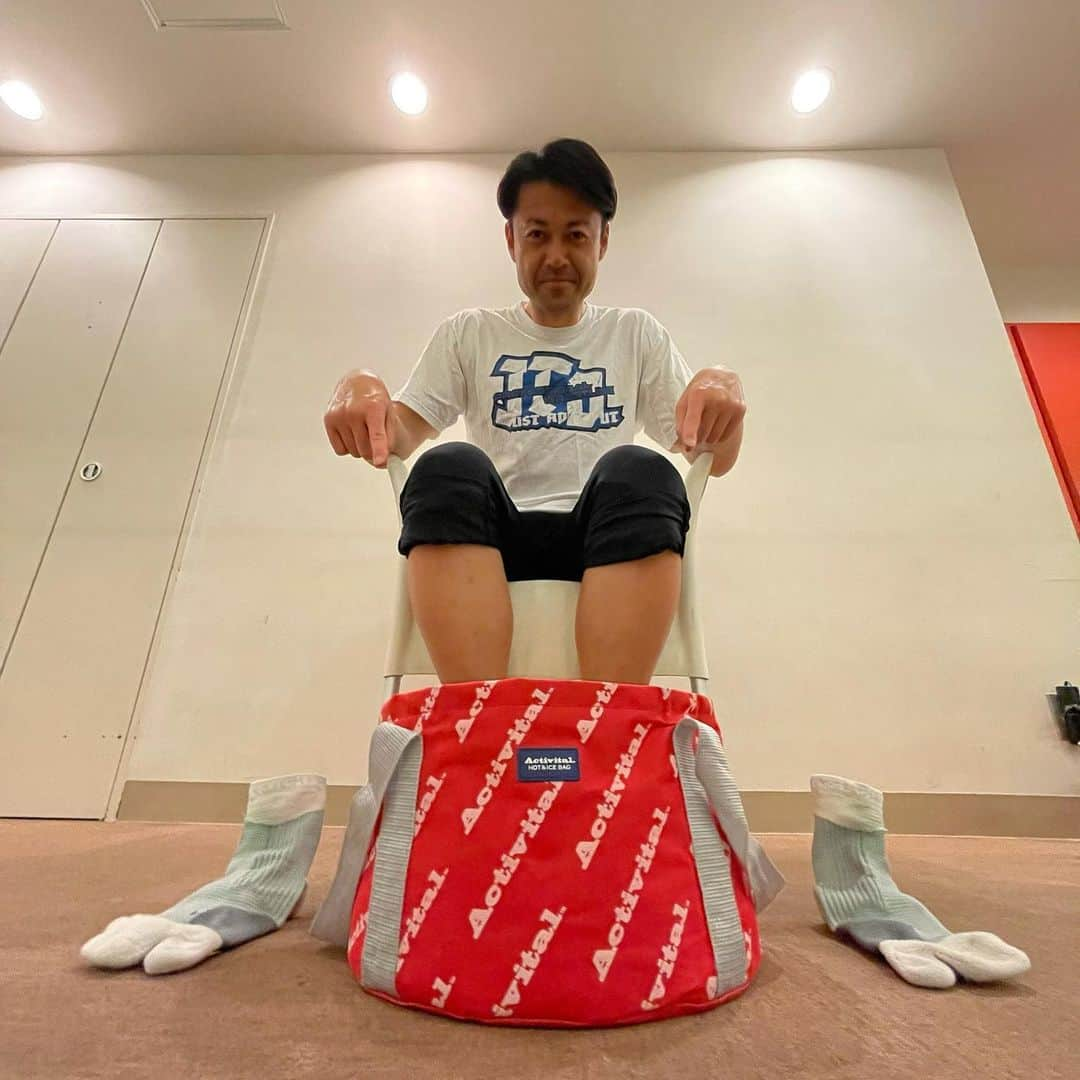 柴崎貴広さんのインスタグラム写真 - (柴崎貴広Instagram)「毎日ハードなトレーニング⚽️ アイシングをしっかりやって、明日に備える🧊   #アイシングは未来を変える  #activital  #ホットアンドアイスバッグ  #足首 #関節炎症 #沈静化  #足裏 #血管拡張 #リカバリー  #みんなに届け #アクティバイタル  #activitalファミリー  #足首社長  @toshioteranishi」2月10日 23時11分 - shibasaki26