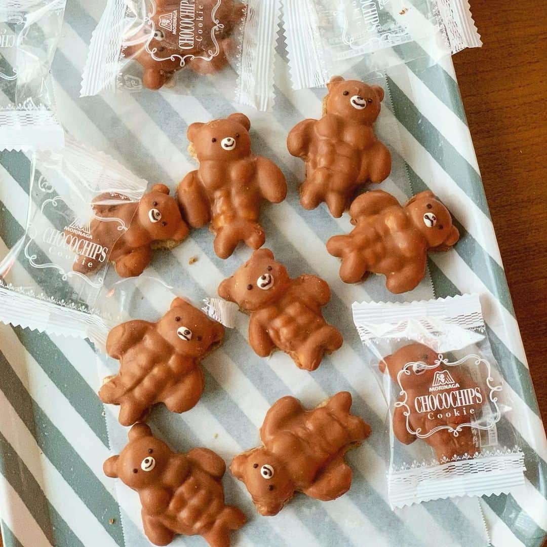 Ranさんのインスタグラム写真 - (RanInstagram)「. . 1つ前の投稿に、 たくさんのコメントをありがとうございました♡  筋肉くまのチョコクッキーが、 本当にスーパーやコンビニで買えるお菓子になるなんて 奇跡がおこってほしいですねー💫  一緒に作りましょ〜！ っていう、お菓子メーカーの方いませんか？💪🤩 . . . . #cookies #cooking #homemade #chocolate #chocolatecookies #chocolatelover #valentine #sweets #muscle #bodymake #お菓子 #クッキー #チョコクッキー #チョコレート  #バレンタイン #筋肉くま #筋肉くまパン #筋肉 #マッスル #筋肉男子 #筋肉女子 #筋肉飯 #腹筋女子  #ロッテ #明治 #森永製菓 #ブルボン #コンビニお菓子 #konel #手作りおやつ」2月10日 23時12分 - konel_bread