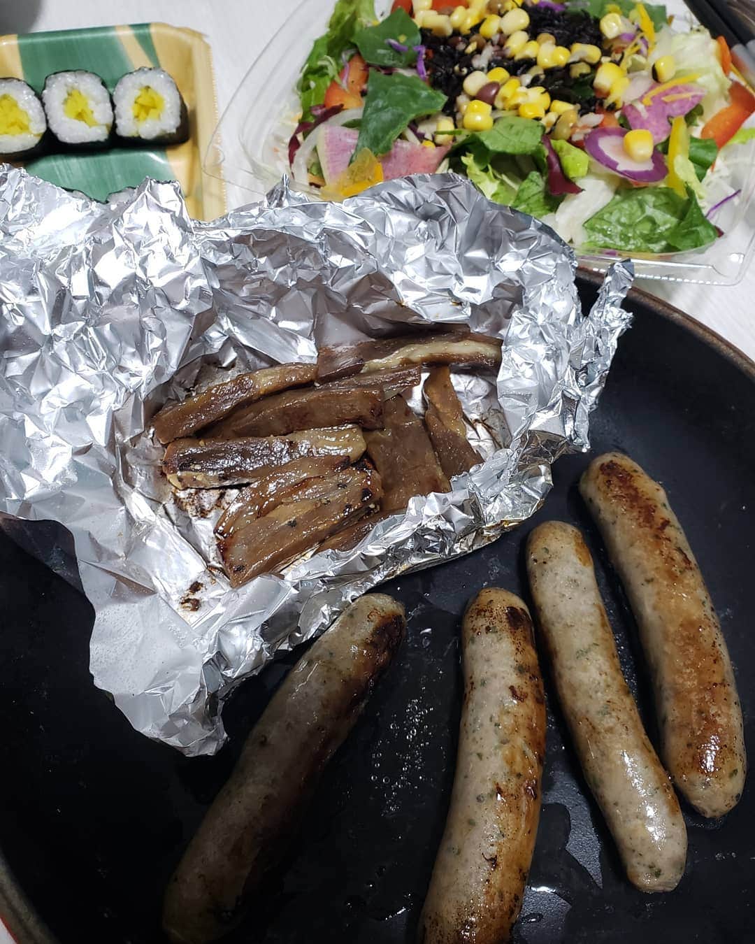 Hiromi Tomiiさんのインスタグラム写真 - (Hiromi TomiiInstagram)「@kemono1215 「猪肉ハンバーグ」 猪肉の旨味が詰まった、肉汁が溢れる特性ハンバーグ😊  「猪肉ソーセージ」 猪肉の旨味を引き出す、特製のハーブが練りこまれたソーセージ😊  「生ラムさいぼし」 希少な国産生ラムを独自の工程でさいぼしに加工されてるよん😊 #ジビエ専門店 #ジビエ #ジビエ肉 #ジビエ通販 #ジビエ料理 #生ラム #イノシシ肉 #猪 #pr」2月10日 23時20分 - hiromi.tomii