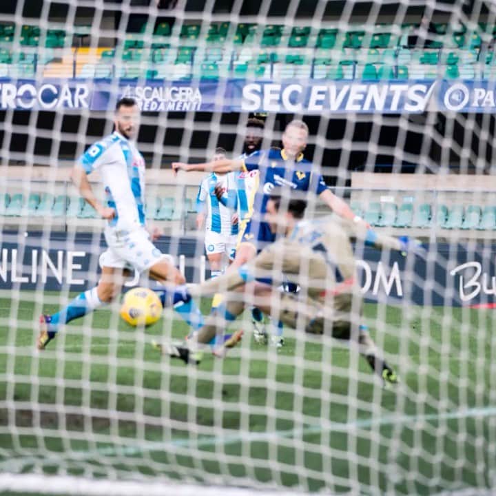 エラス・ヴェローナFCのインスタグラム：「🇨🇿⚽️💪」