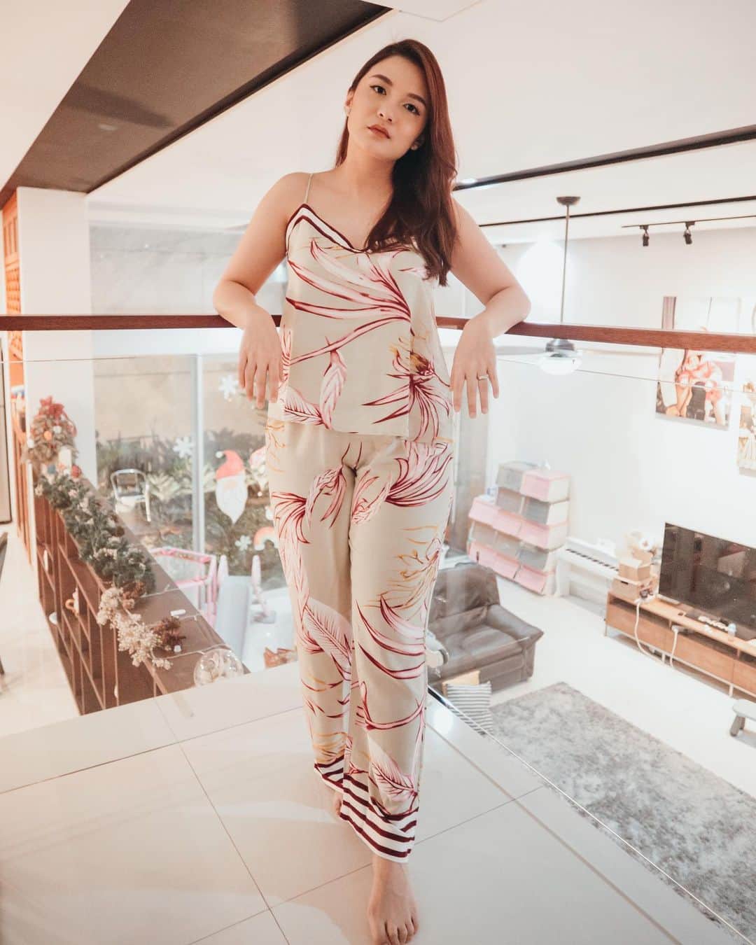 チェルシー・オリビアのインスタグラム：「Good night... Semakin hari semakin bnyk yg lucu2 koleksi baju rumahku♥️♥️ Pajamas Set by @raeandsky.official」