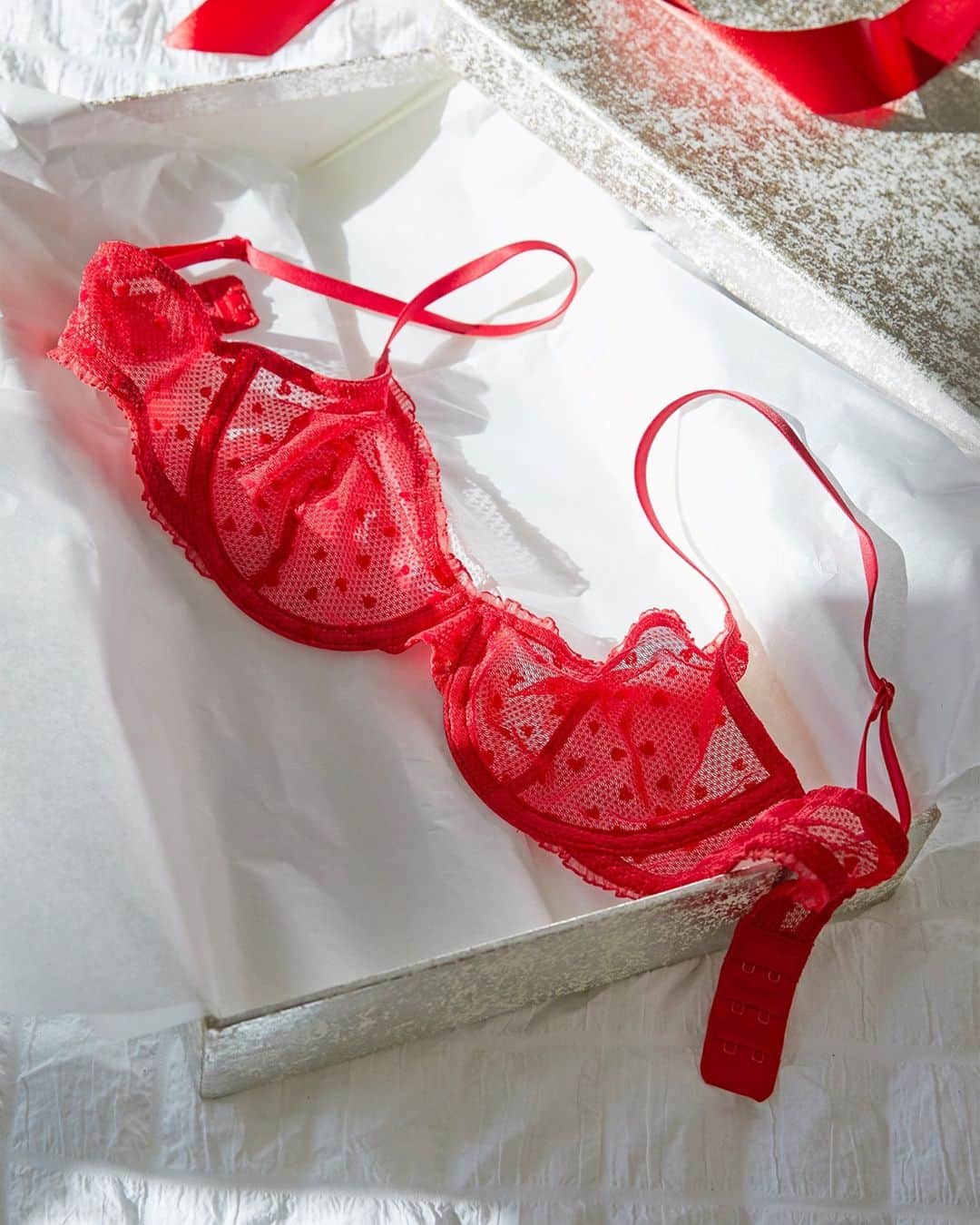 Macy'sのインスタグラム：「Negligent about ordering negligees? Try Same-Day Delivery powered by @doordash for the gifts you need, delivered fast.   Find it, click it, same day delivery it. Shop Valentine’s Day faves with Same Day Delivery options before it’s too late.」