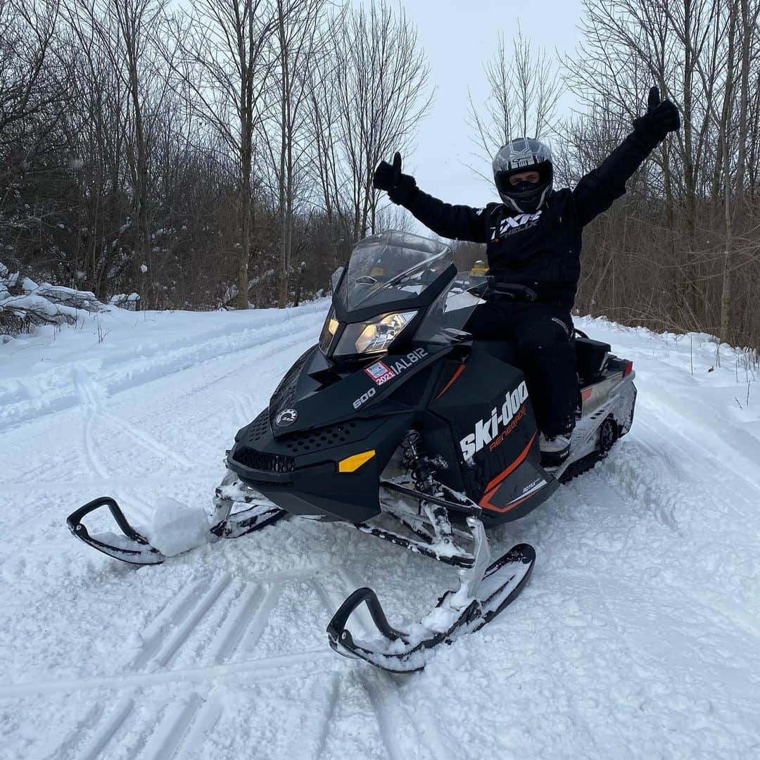 スコット・モイアさんのインスタグラム写真 - (スコット・モイアInstagram)「🇨🇦 Canada! Thank you for sharing your #MyHomeIsCanada photos! I’m inspired by your enthusiasm and the wide variety of images highlighting this great country from coast-to-coast. They’ve all come together to create an awesome montage at www.MyHomeIsCanada.ca (link in bio). I’m excited to unveil this amazing video, made by you, showcasing national pride. Be sure to check it out and share the link to keep celebrating the beauty of Canada. @clubhousecanada @frenchs」2月10日 23時44分 - scottmoir14