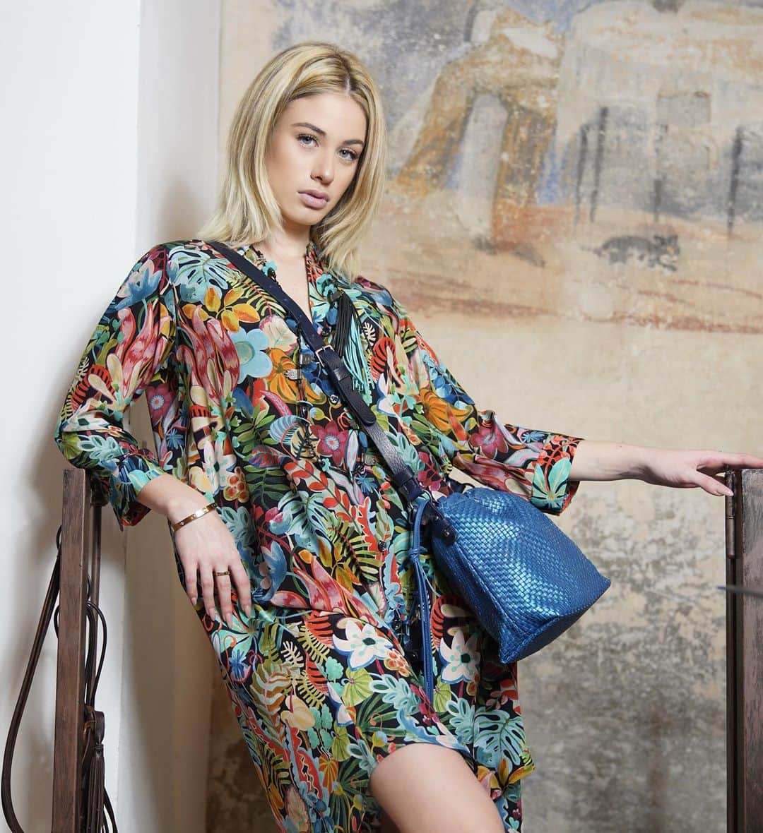 エンリーベグリンのインスタグラム：「Feel like Spring! Flowers bloom on our clothes, changing colors of our bags. #henrybeguelin #spring」
