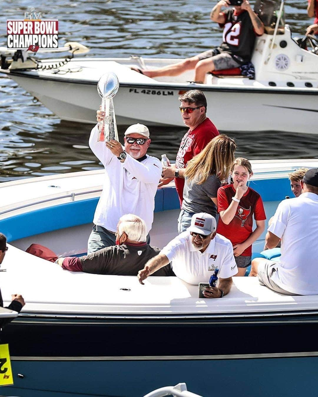 NFLさんのインスタグラム写真 - (NFLInstagram)「Super Bowl Parade: Boat Edition 🛥🏆 (via @buccaneers)」2月11日 5時24分 - nfl