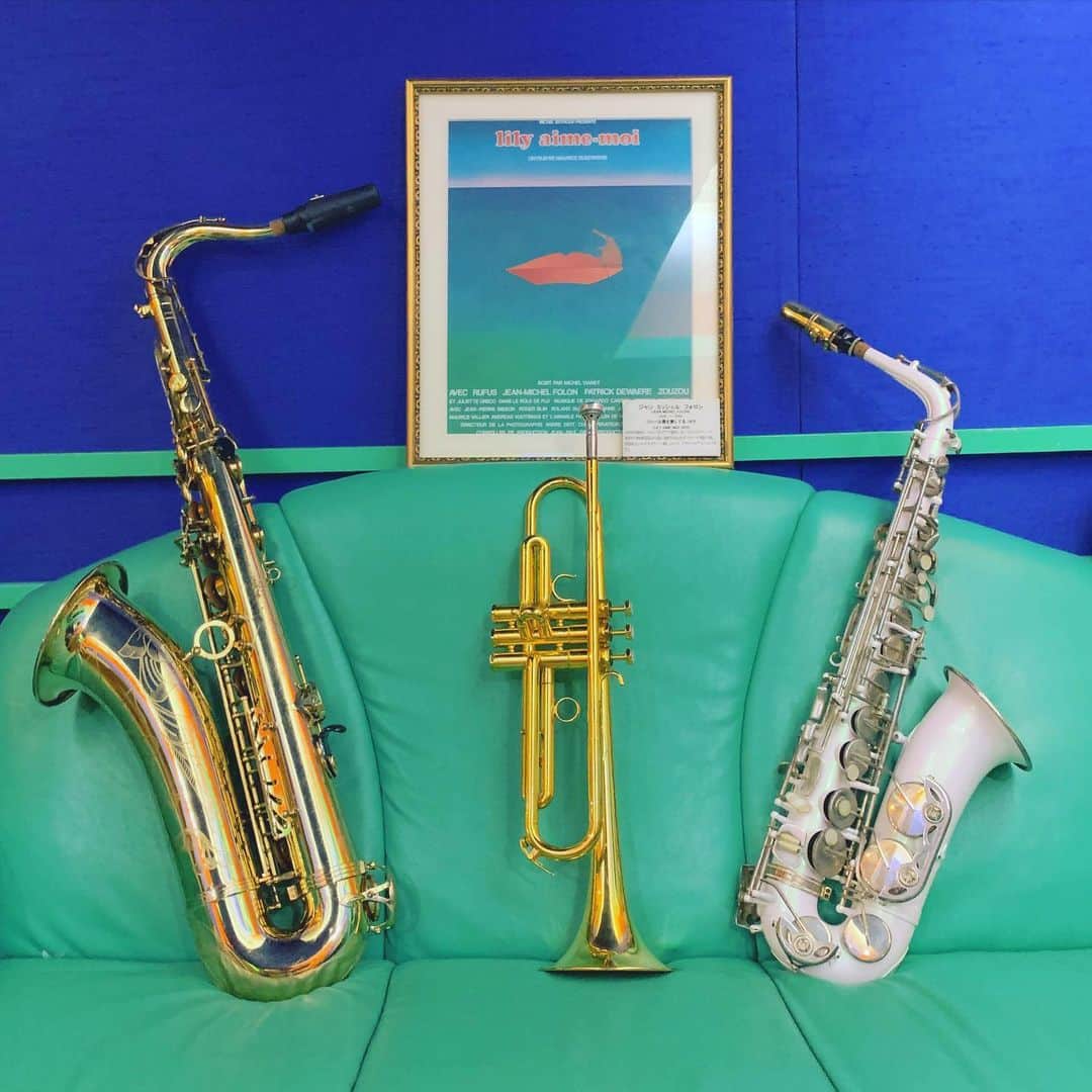 YOKANさんのインスタグラム写真 - (YOKANInstagram)「《レコーディング》  YOKAN STUDIOにて  某アーティストの  レコーディング終了❣️  トランペット×3  アルトサックス  テナーサックス   をひとりダビング…🎺🎷  楽しいセッションでした…✨  ということで  本日の YOKANは  これにて 終了致します…✌️  #YOKAN  #recording  #yokanrecording  #trumpet  #saxophone  #altosax  #tenorsax  #SAXZ  #selmer  #schilke  #antiguasaxophone  #レコーディング  #トランペット  #サックス  #アルトサックス  #テナーサックス  ＃セルマー  #シルキー  #アンティグアサックス  #YOKANSTUDIO  #本日のYOKANはこれにて終了致します」2月11日 0時00分 - yokanstudio