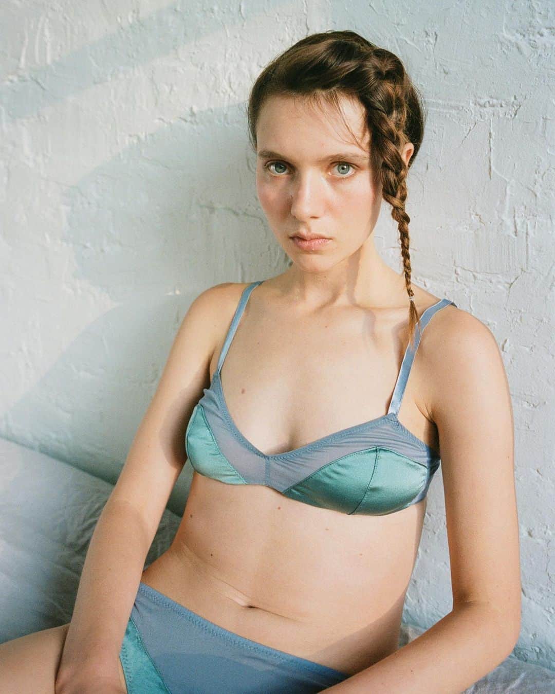 Araksのインスタグラム：「The Beatrice bralette and Aaron panty  #ColorByAraks」