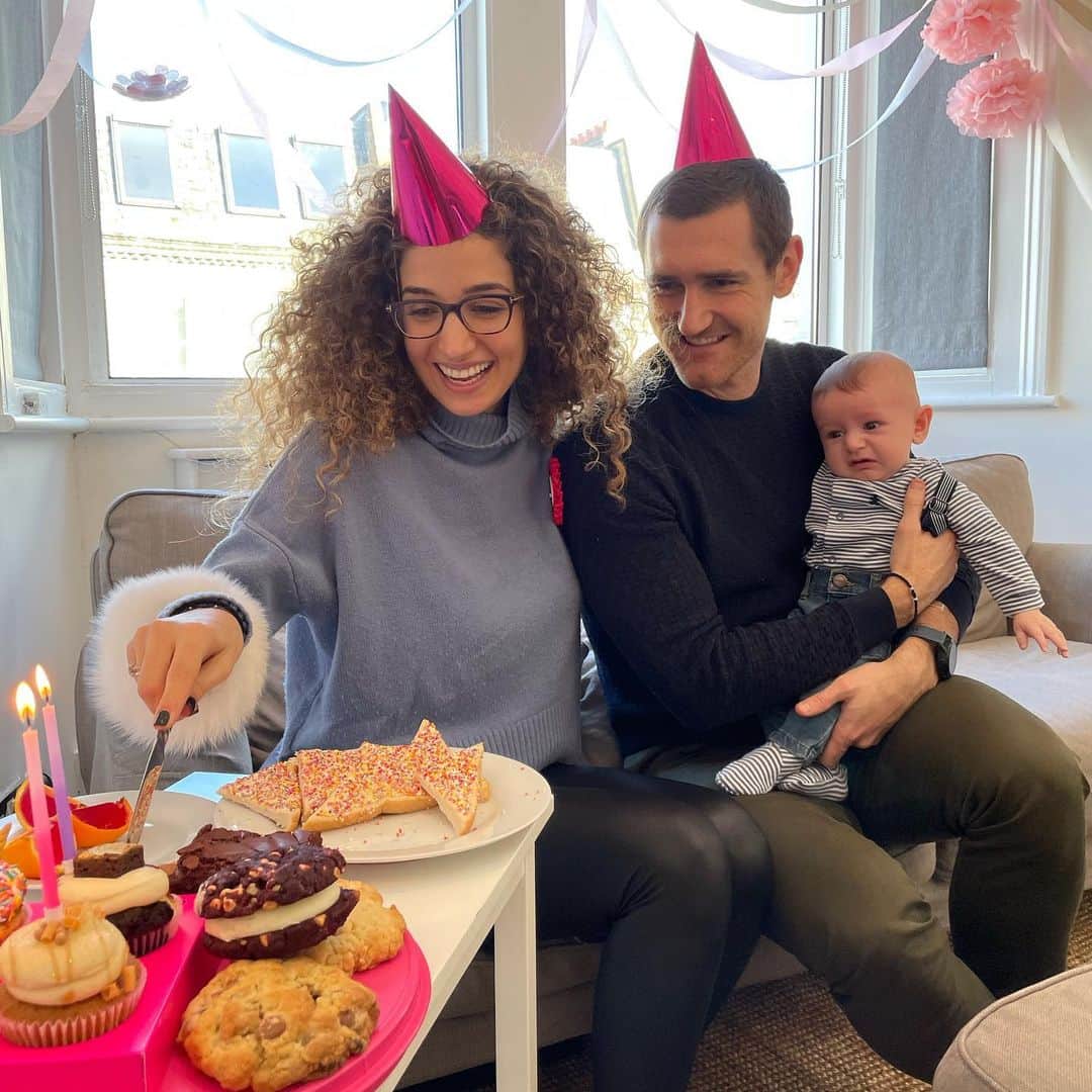 キャメロン・ファンデルバーグのインスタグラム：「@nef_val Birthday today! How lucky am I to be married to such a warm, soft, safe comforting women. We started the day with Harry singing to mom at 2,3&4 am 😂  My wish for Nef - To live a happy life with purpose, deep connections and to always know who she is and what is important for her at all times despite the external status quo.   All our ❤️, Cam & Harry」