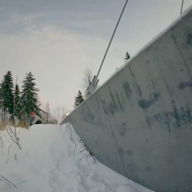 Stanceのインスタグラム：「Levels 📶 to this ❄️... @grendiesel  🎥 @larzfilm  #punksandpoets  #stancesnowboarding」