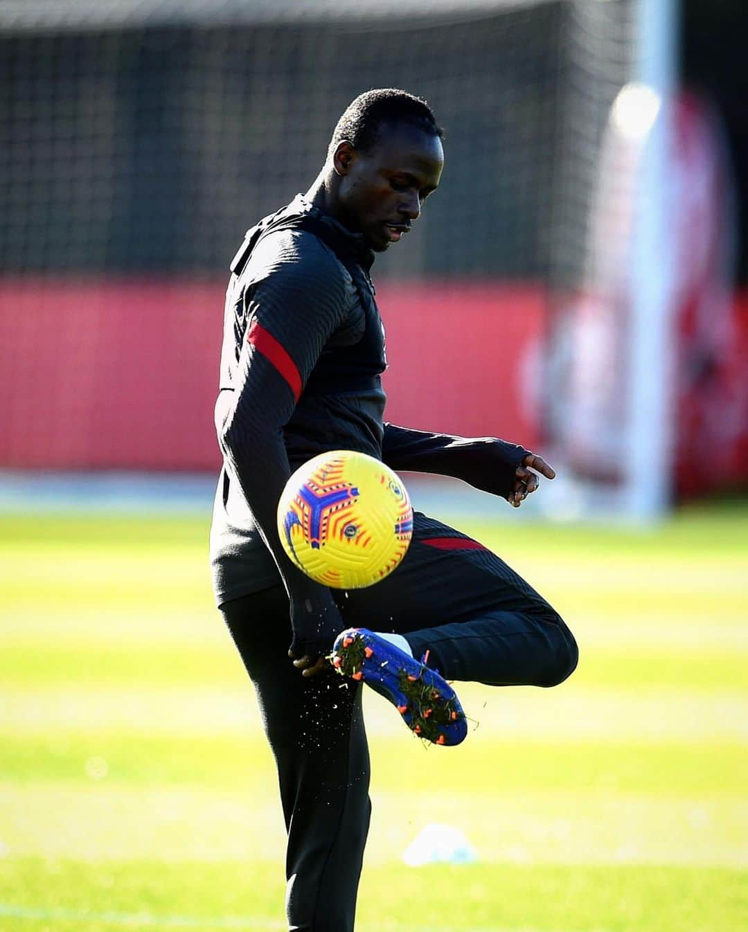 リヴァプールFCさんのインスタグラム写真 - (リヴァプールFCInstagram)「Getting ready for the weekend 💪💪 #LFC #LiverpoolFC #Liverpool」2月11日 0時28分 - liverpoolfc