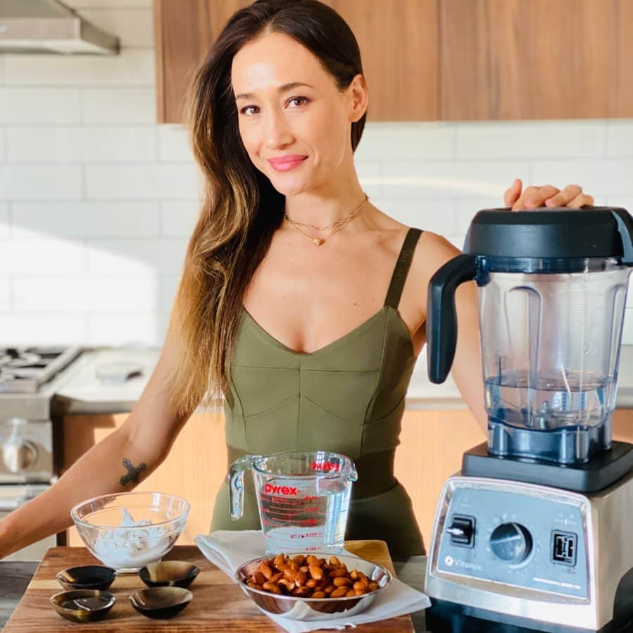 マギー・Qさんのインスタグラム写真 - (マギー・QInstagram)「Join me and my team for #qeepcooking  and learn how to make the most simple and delicious changes for your health and well-being! Coming soon is my most loved staple...almond/coco milk!! But check out my other contributions and those of the whole @qeepup team! #qeepup #qeepupnation」2月11日 0時31分 - maggieq