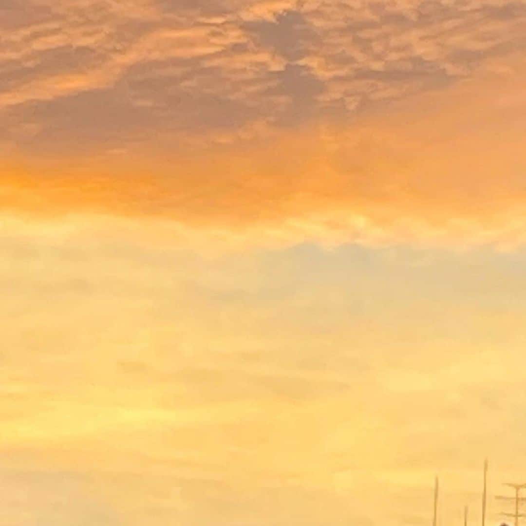 村田沙耶香さんのインスタグラム写真 - (村田沙耶香Instagram)「ポストに葉書を投函しに行ったとき、﻿ 雲と空が綺麗だったのですが、﻿ うまく撮影できませんでした。」2月11日 0時32分 - sayaka_murata_