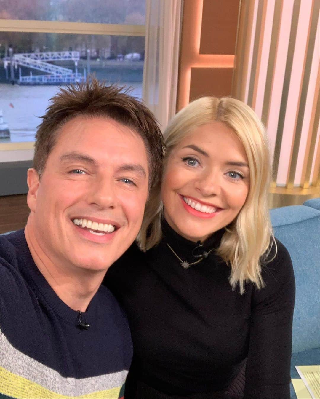 ジョン・バロウマンさんのインスタグラム写真 - (ジョン・バロウマンInstagram)「HAPPY 40th Birthday @hollywilloughby you #Fabulous slightly naughty woman!! @dancingonice @thismorning @itv @celebjuiceofficial  Jb」2月11日 0時43分 - johnscotbarrowman