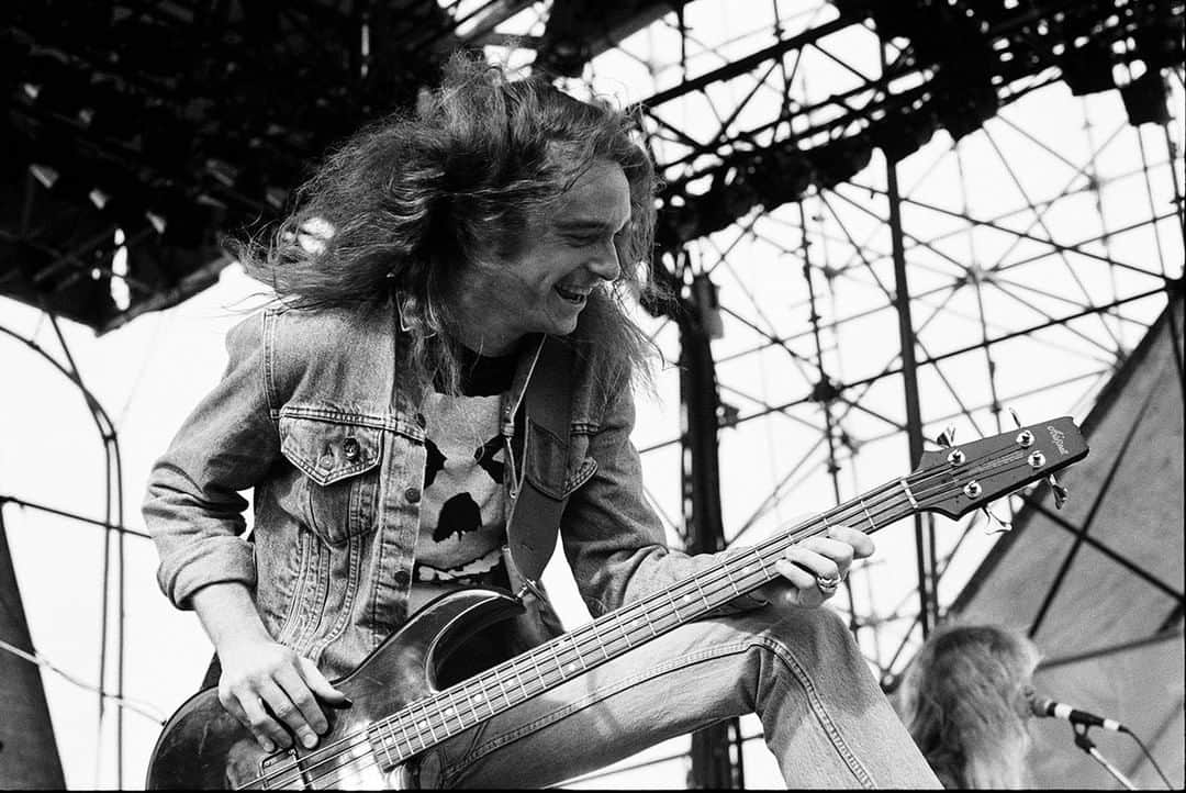 のインスタグラム：「Happy Birthday, Cliff... we miss you.  📸 @rosshalfin」