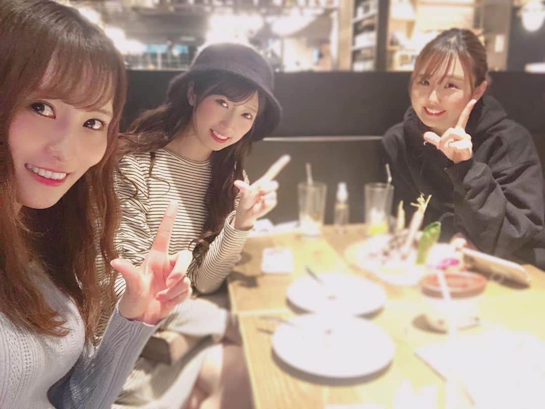 佐野友里子のインスタグラム：「みーたんゆきりんとご飯💓 思い出話に花が咲きまくりました🤣✨ らぶどる10周年yearみんなで盛り上げていきたいな♡  #らぶどる」