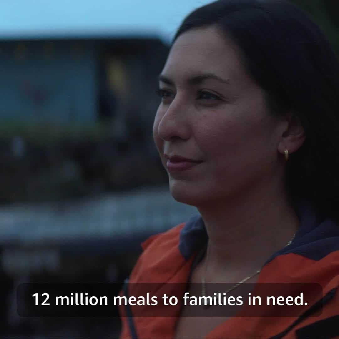 Amazonのインスタグラム：「Seema believes in the grace of strangers during a time of need. As a Principal Engineer, she's created a program that helps Amazon deliver millions of meals to families facing food insecurity. See Seema’s story, link in bio.」