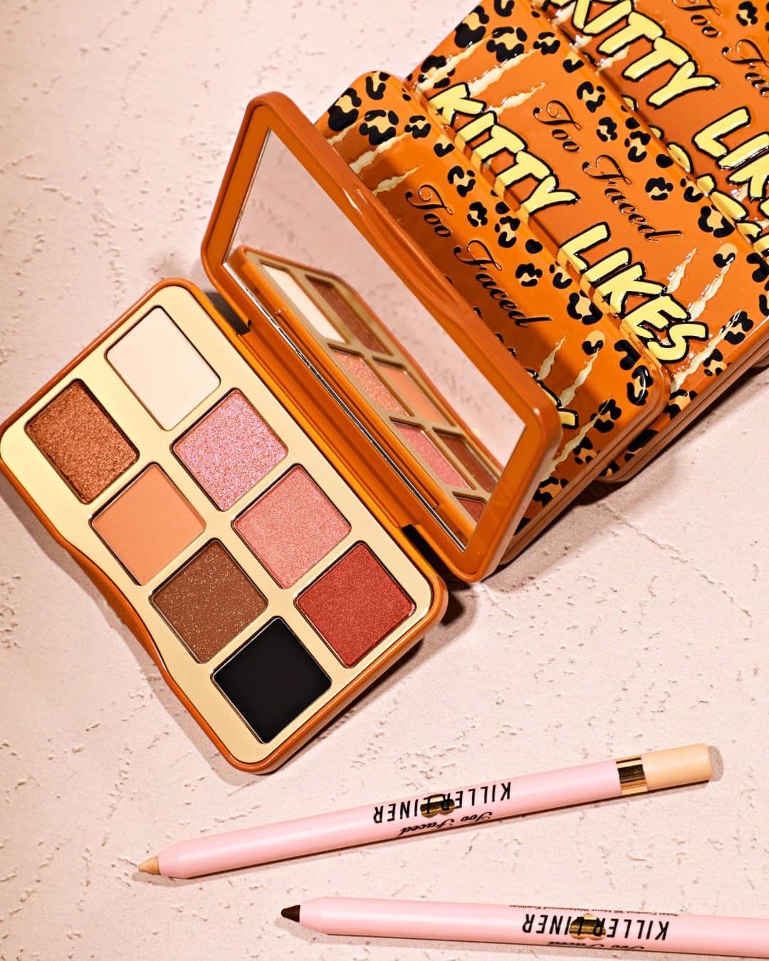 Too Facedのインスタグラム：「Kitty Likes To Scratch has entered the chat 🔥 Who else is obsessed with these 8 purrrrfect neturals and silky-smooth formula?! 🙋‍♀️ #toofaced」