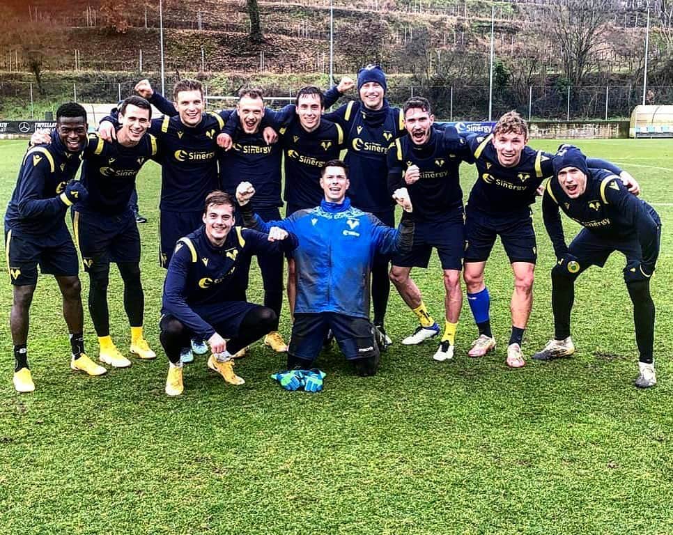 エラス・ヴェローナFCのインスタグラム：「Today’s winning team 😁💛💙」