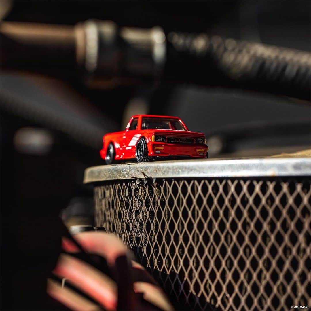 Hot Wheelsさんのインスタグラム写真 - (Hot WheelsInstagram)「Now hitting shelves in your⁣ favorite stores, the latest Hot⁣ Wheels Car Culture collection⁣ celebrates all-American⁣ performance cars in a big way,⁣ with vehicles from the 1960s⁣ through the modern era.⁣ MOPAR ® is represented with⁣ two different machines - the⁣⁣ classic Plymouth Barracuda⁣ HEMI® of the late ‘60s and a⁣ Dodge Challenger SRT Demon⁣ from 2018 - both with matching⁣ paint schemes featuring the⁣ traditional MOPAR® colors.⁣⁣ ⁣⁣ You’ll also find a pair of pickup⁣ trucks - one a 1972 Chevy LUV⁣⁣ customized with a V8 engine⁣ swap and heavy dose of 1970s⁣⁣ street machine style. And for⁣ the ‘90s crowd we have the⁣ 1991 GMC Syclone which had⁣ a turbocharged V6 and AWD⁣ making it one of the greatest⁣ factory sleepers ever built.⁣⁣ ⁣⁣ Finally, there’s another General⁣ Motors icon, this one a 1987⁣ Buick Regal GNX which was⁣ one of the fastest American⁣ cars of the 1980s thanks to its⁣ 3.8 liter turbocharged V6⁣ engine.⁣⁣ ⁣⁣ From 1960s muscle to the wild⁣ street builds of the ‘70s and the⁣⁣ turbo era of the ‘80s and ‘90s,⁣ and beyond- the Hot Wheels⁣ Car Culture Power Trip a set⁣ captures the spirit of America’s⁣ greatest high performance cars⁣ and street machines from then⁣ and now. #HotWheels」2月11日 1時13分 - hotwheelsofficial
