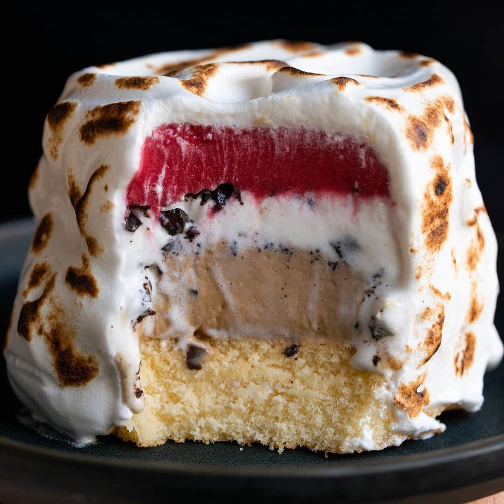ティファニー・ティーセンのインスタグラム：「The Baked Alaskan- the perfect dessert for your special someone on Valentine’s. #recipe on the #blog #linkinbio」