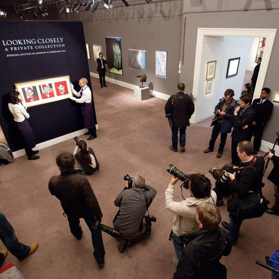 サザビーズさんのインスタグラム写真 - (サザビーズInstagram)「#OnThisDay ten years ago, an unforgettable ‘white glove’ auction made history at Sotheby’s London! Titled ‘Looking Closely’, the magnificent array of artworks came from the collection of one single owner, with every work finding a buyer. Scroll 👉 to see some of the stars of the show! 🌟   The collection included masterpieces by Francis Bacon, Lucian Freud, Marc Chagall, Amedeo Modigliani and Salvador Dalí, whose 'Portrait de Paul Eluard' set a record for the artist at £13.5 million, which has not been broken since. 25 works sold for over £1 million.  This sale has gone down in the #SothebysHallofFame! From Jackie Kennedy Onassis to Debo, Duchess of Devonshire, click the link in bio to find out more about celebrated single owner collections sold at Sotheby’s.  #OTD #SothebysCollections #FrancisBacon #SalvadorDali #LucianFreud #MarcChagall #amedeomodigliani」2月11日 1時13分 - sothebys