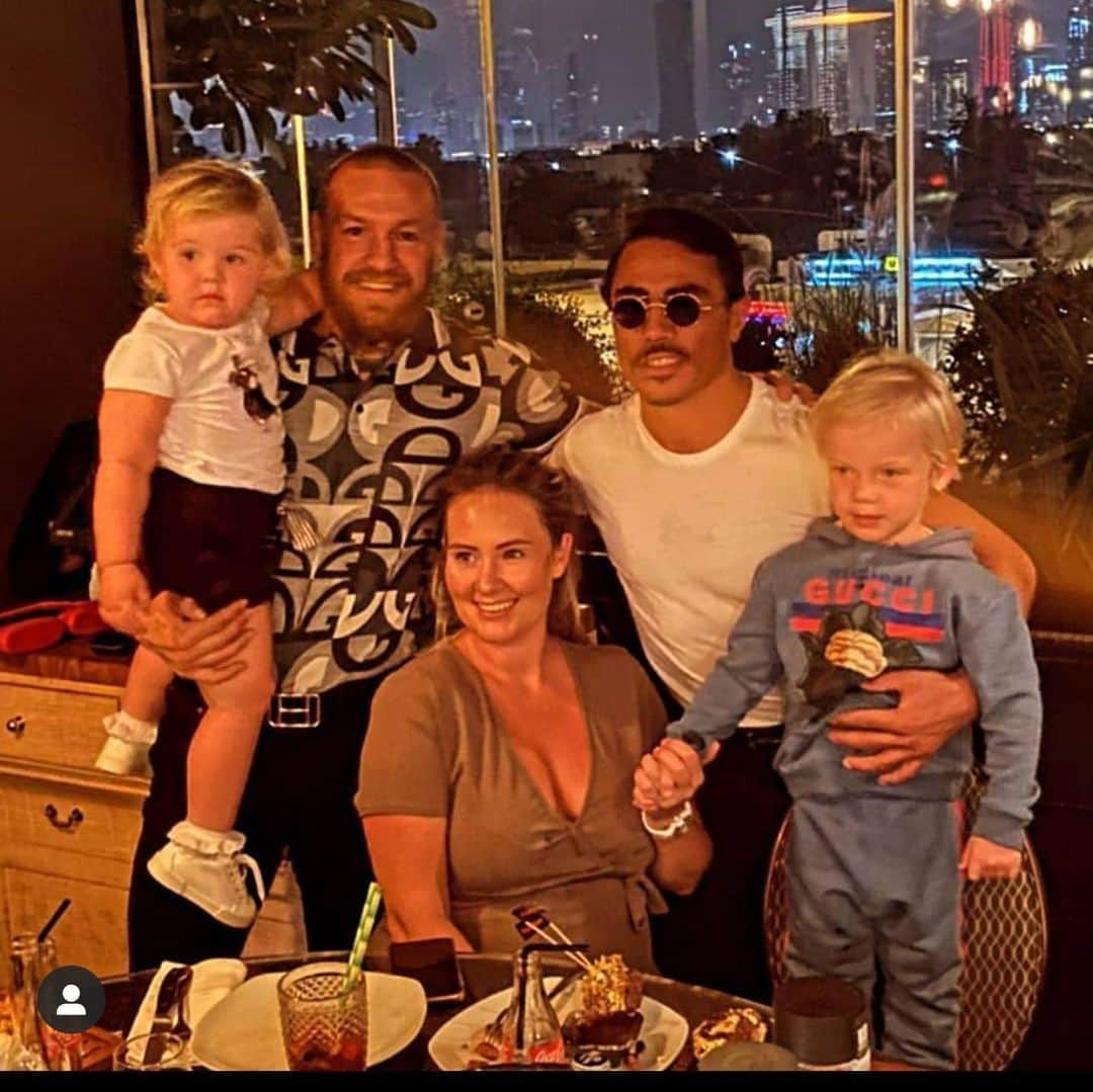 コナー・マクレガーさんのインスタグラム写真 - (コナー・マクレガーInstagram)「The McGregors at Salt Bae Steak House Dubai. Beautiful cuts 🙏  @nusr_et @nusr_et_steakhouse」2月11日 1時16分 - thenotoriousmma
