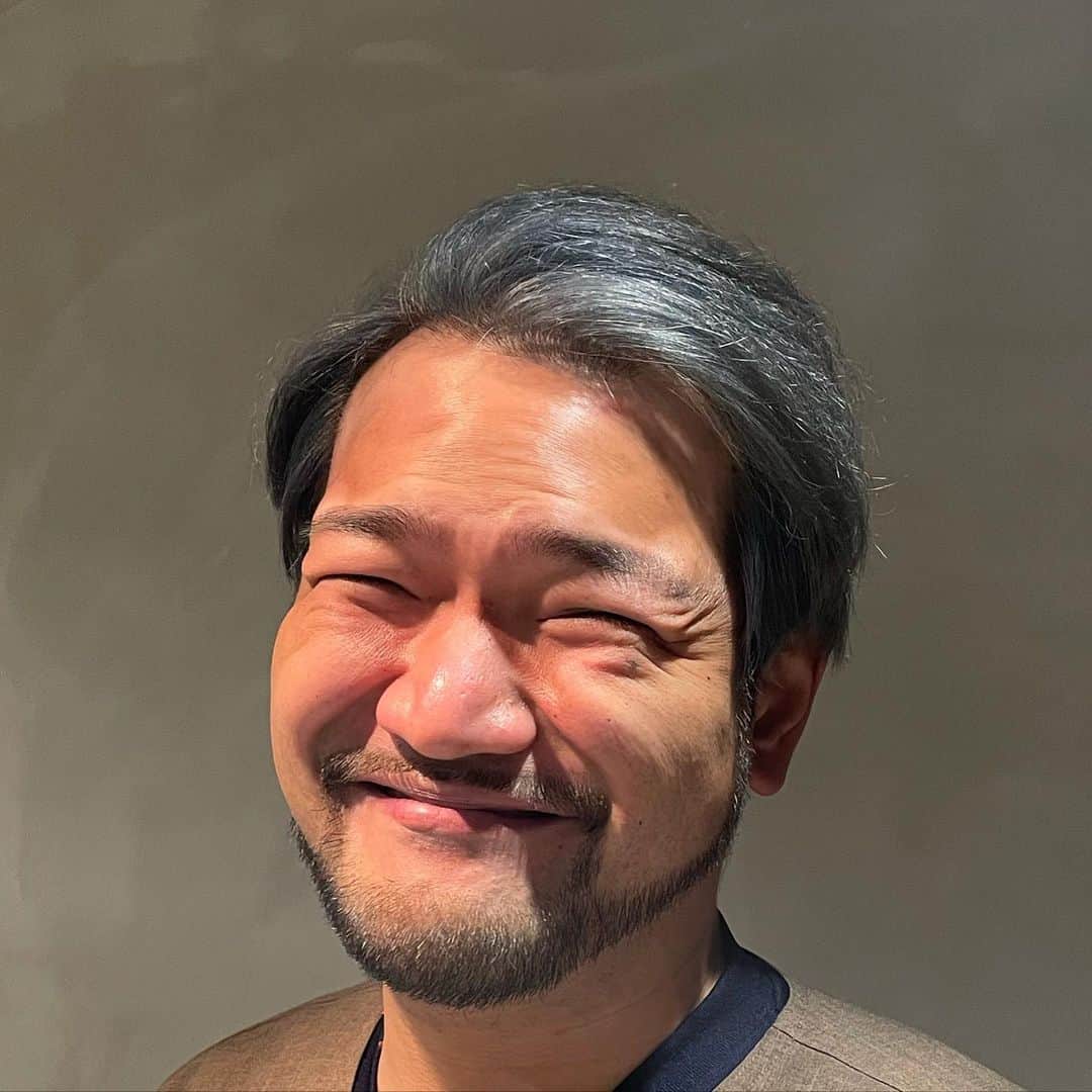 らぶおじさんのインスタグラム：「とりあえず今日から銀です！ また元に戻るかもしれませんがとりあえずこれからは銀です！ よろしくお願いします∈(*´┏ｴ┓｀*)∋」