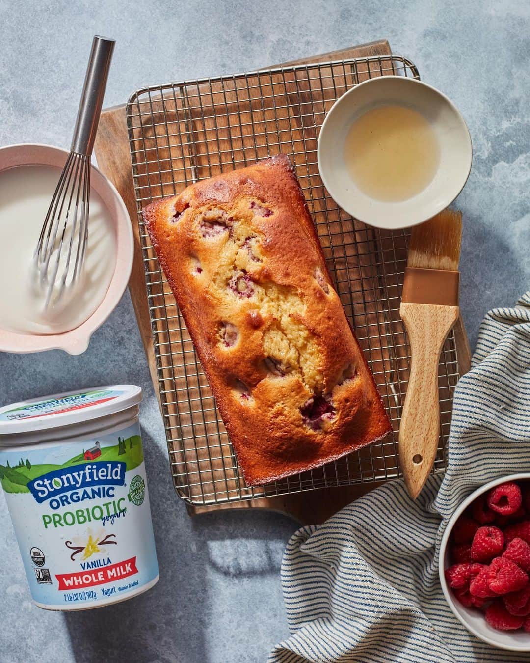 Gaby Dalkinさんのインスタグラム写真 - (Gaby DalkinInstagram)「Fully obsessed with this Lemon Raspberry Yogurt Cake. It’s been my breakfast of choice the last few weeks and there’s no stopping me! Plus it’s made with @stonyfield yogurt so while it might have the word cake in it… it totally qualifies as a breakfast. Grab the recipe and the ins and outs of baking with yogurt on the blog!! https://whatsgabycooking.com/lemon-raspberry-yogurt-cake/ ❤️」2月11日 1時20分 - whatsgabycookin