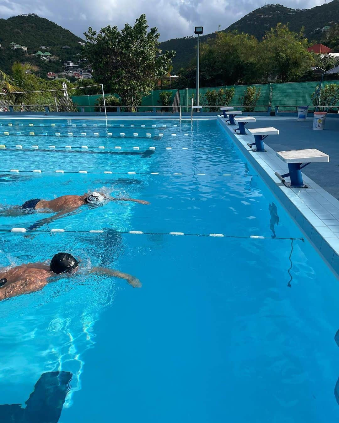 コーディー・シンプソンさんのインスタグラム写真 - (コーディー・シンプソンInstagram)「Tropical splendour in the French Caribbean. Train hard, relax hard!」2月11日 1時22分 - codysimpson