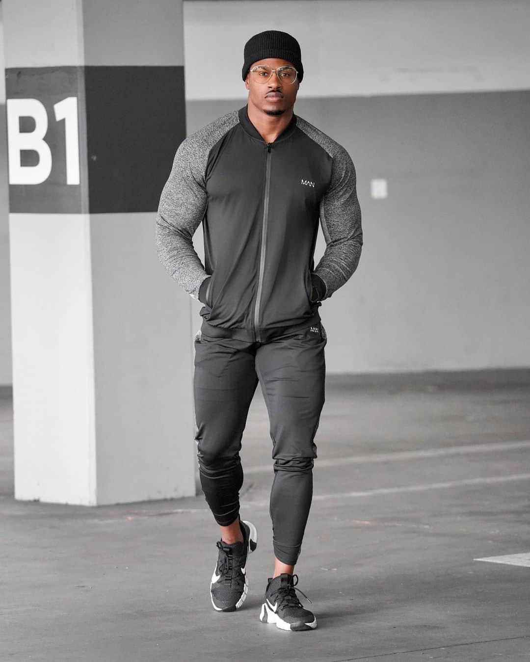 Simeon Pandaさんのインスタグラム写真 - (Simeon PandaInstagram)「It’s the fit for me👌 @boohoomanofficial⁣ ⁣ #simeonpanda #boohooman #mensfashion #menstyle #menstyleguide #mensstyle #mensshoes #mens #menswear #la #losangeles #malemodel #model #fashion #style #swag #drip」2月11日 1時32分 - simeonpanda