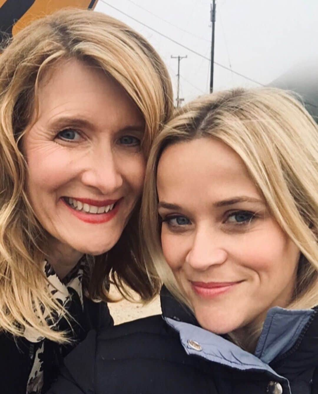 リース・ウィザースプーンさんのインスタグラム写真 - (リース・ウィザースプーンInstagram)「Time to celebrate this queen @lauradern! Happy Birthday to my bonus sister / my comedy inspiration /  my empathy guide for the universe / my partner in all big schemes. I’m so happy you were born today! 💫💓」2月11日 1時50分 - reesewitherspoon