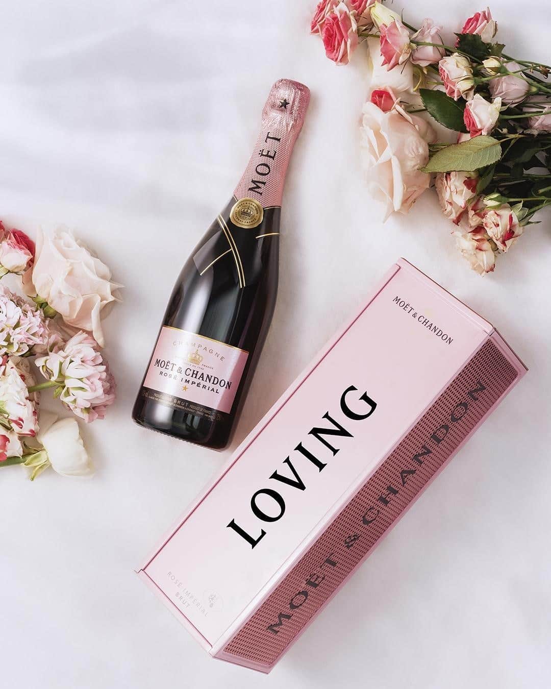 Moët & Chandon Officialさんのインスタグラム写真 - (Moët & Chandon OfficialInstagram)「WHAT’S YOUR LOVE LANGUAGE?  We have the perfect gift idea that will speak to your loved one. Touch their heart with the Specially Yours gift box featuring the adjective that best describes that special someone.   #MoetChandon #SpeciallyYours  This material is not intended to be viewed by persons under the legal alcohol drinking age or in countries with restrictions on advertising on alcoholic beverages. ENJOY MOËT RESPONSIBLY」2月11日 2時00分 - moetchandon