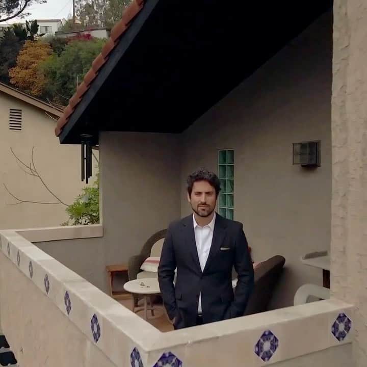 エド・ウィークスのインスタグラム：「I’m doing @cameo 1-day delivery this Valentines week if you’d like a personalized message featuring my silly droning* voice (*pun on video)」