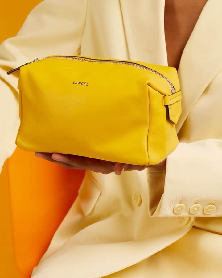 ランセルのインスタグラム：「Fermez les yeux et faites un vœu… Pop – Cuir lisse – Tourmaline Just close your eyes and make a wish… Pop – Smooth leather – Tourmaline #PopByLancel #SS21 #Lancel」