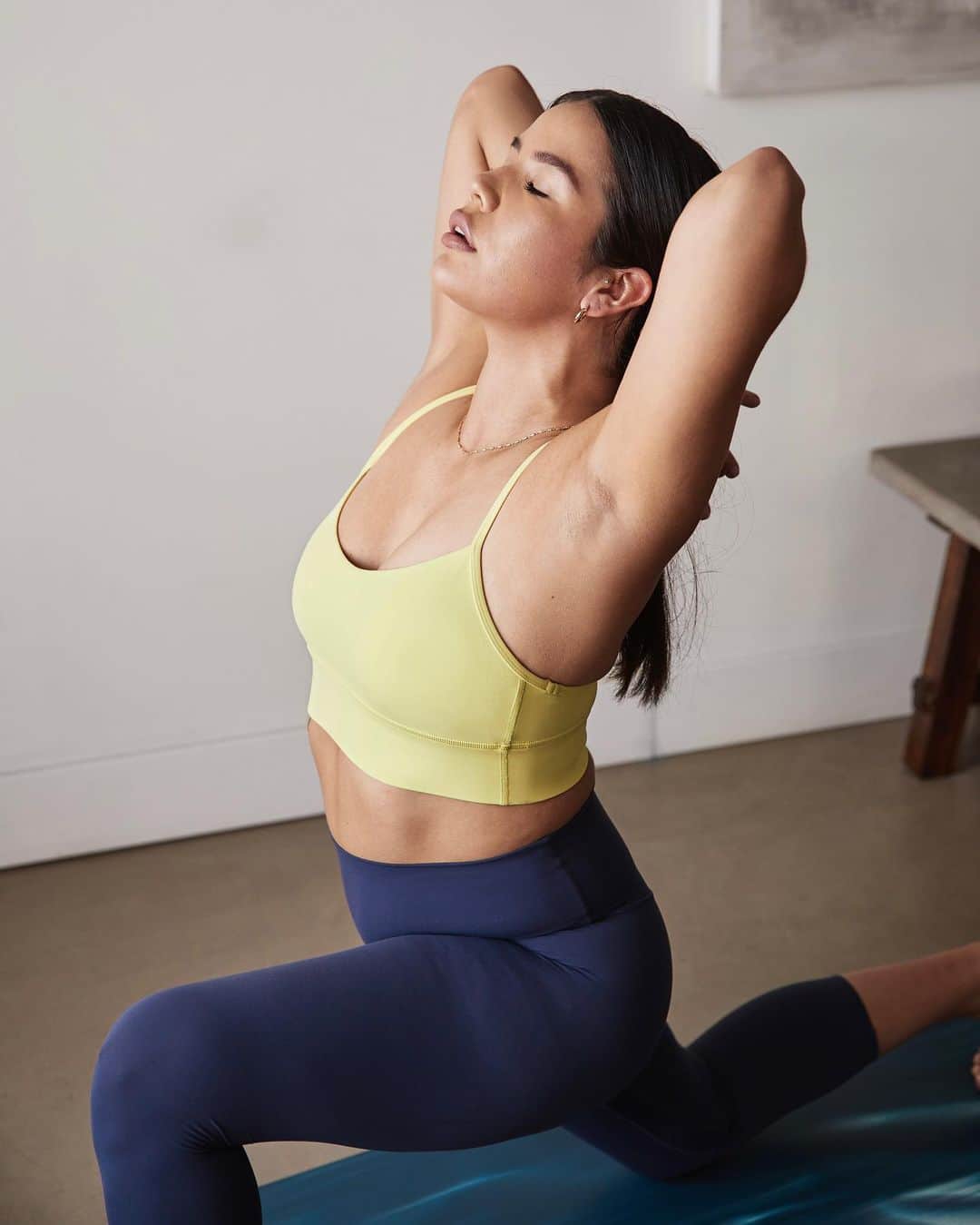 lululemonさんのインスタグラム写真 - (lululemonInstagram)「Stop scrolling for a moment to give yourself a well-deserved stretch.」2月11日 2時03分 - lululemon