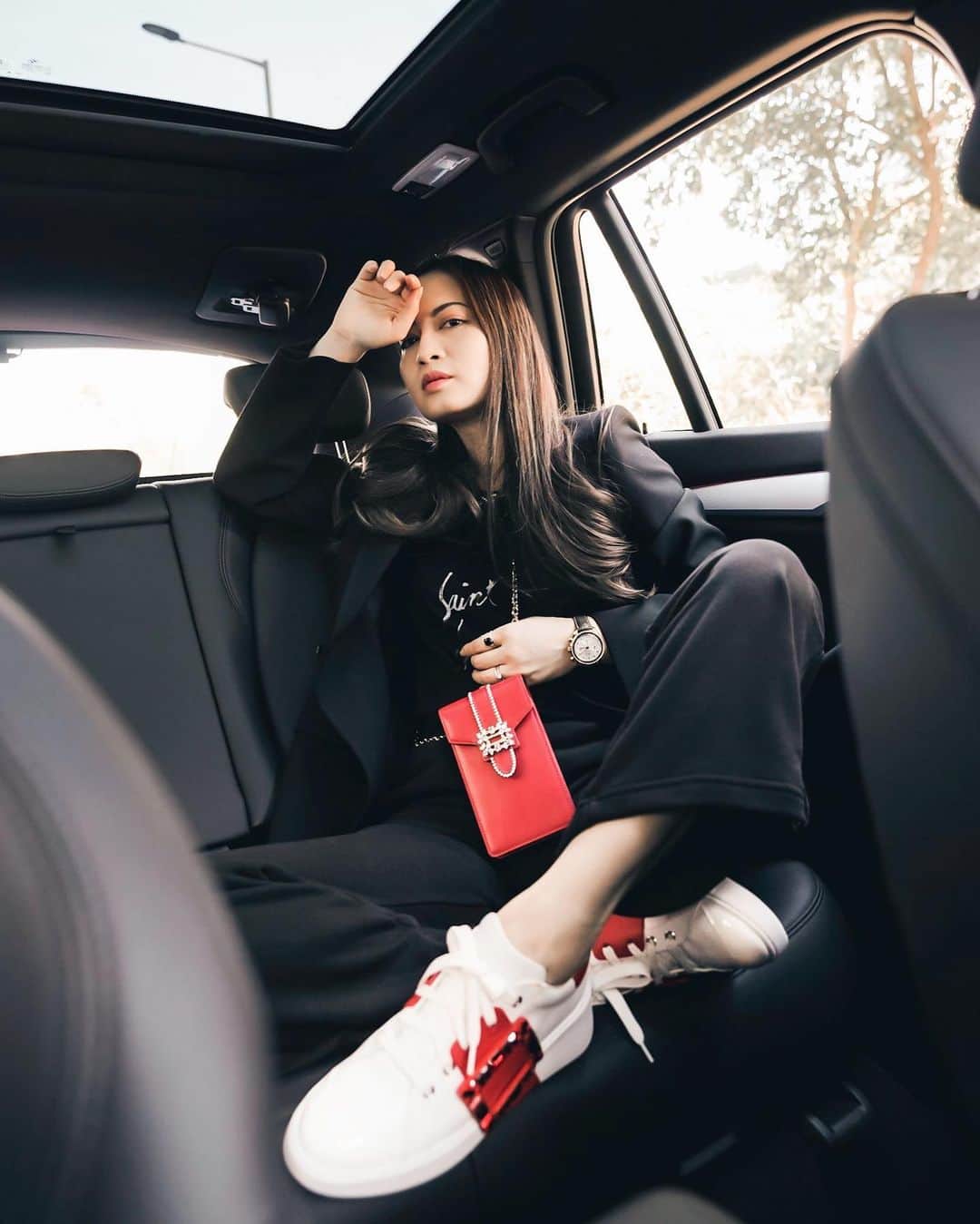Ruby Kwanさんのインスタグラム写真 - (Ruby KwanInstagram)「Get ready my CNY outfit this year. ❤️ I call it #sophisticatedathleisure. #cny2021 #rougecloset  Sneakers: @rogervivier @gherardofelloni #vivskate Bag: #rogervivier #gherardofelloni #missvivier #pocketphoneholder #rvss21 Blazer: @balenciaga #hourglassblazer T-shirt: @ysl #saintlaurentss21 Lounge pants: @puma Watch: @omega #Speedmaster38 #coaxial #chronometer chronograph 38mm, full 18K yellow gold case with diamond bezel. #omega #omegahk  📷 @travisng5」2月11日 2時10分 - rougecloset
