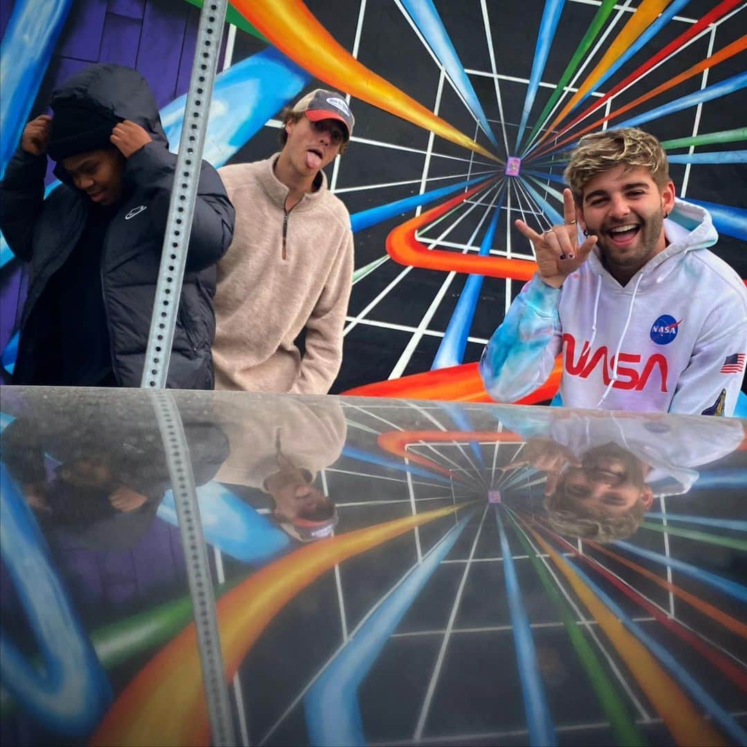 ジャック・グリフォーのインスタグラム：「Trippy, dudes. 🌀」