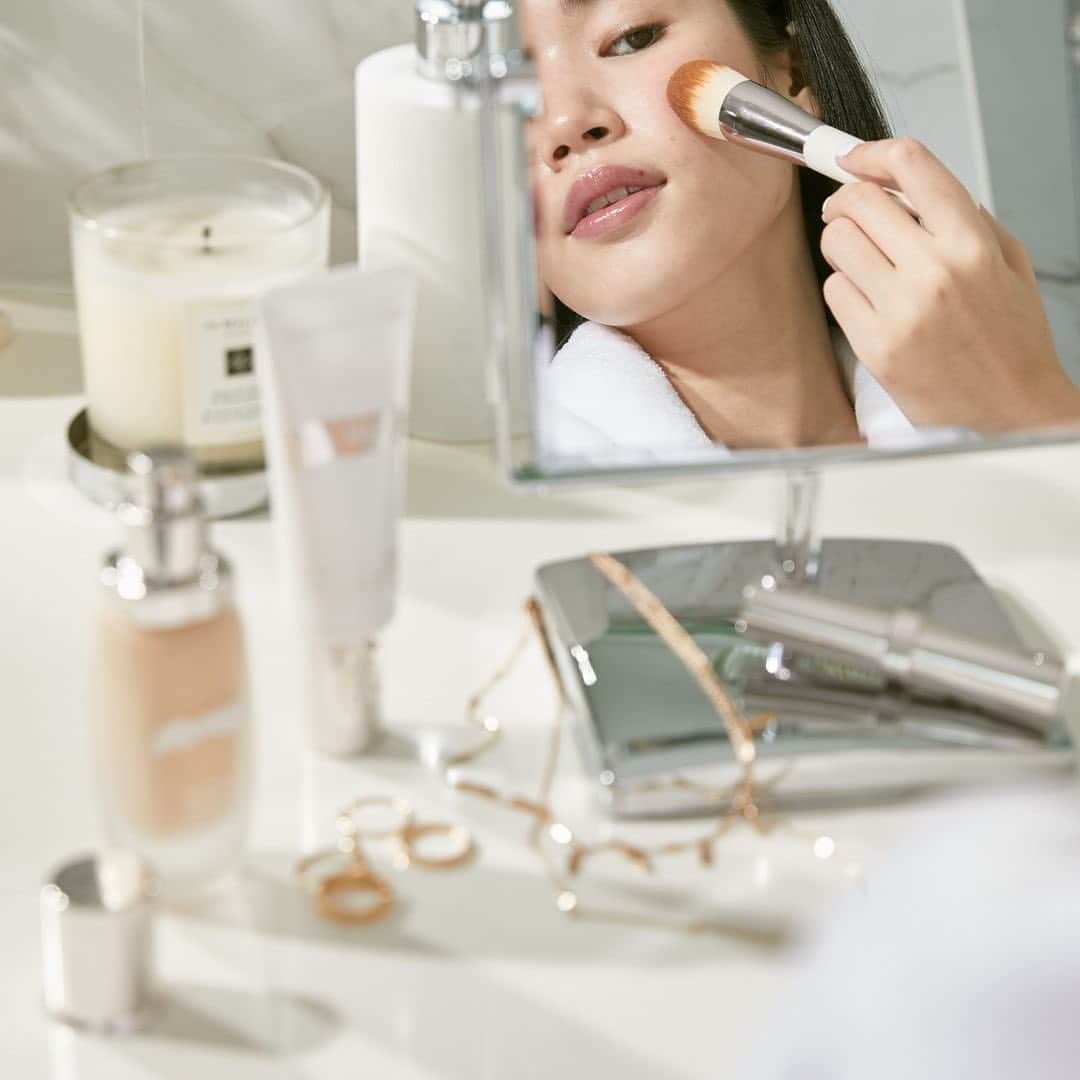 ドゥラメールのインスタグラム：「Look of the day, the La Mer way. #Regram ℅ @lamerthailandofficial.」