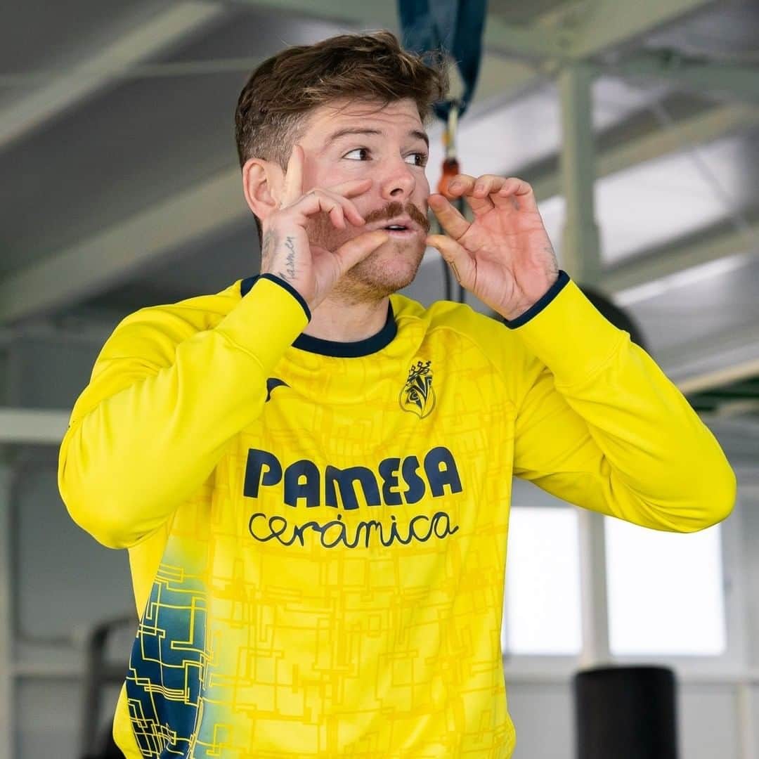 ビジャレアルCFのインスタグラム：「🆕 @18albertomp 👨🔝!  #Villarreal #futbol #soccer #football #submarino」