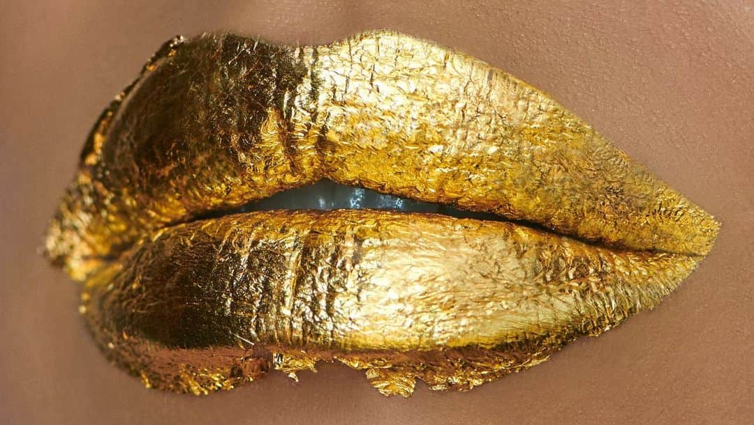 イリーナ・シェイクさんのインスタグラム写真 - (イリーナ・シェイクInstagram)「Excited to finally share the 24k Pure Gold Lip Treatment created with @mimiluzon to keep your lips soft and radiant💛💫 #LinkInBio #MimixIrina . Наконец-то рада поделиться с вами новой маской для губ 24k Pure Gold Lip Treatment, которую я сделала с @mimiluzon」2月11日 2時24分 - irinashayk