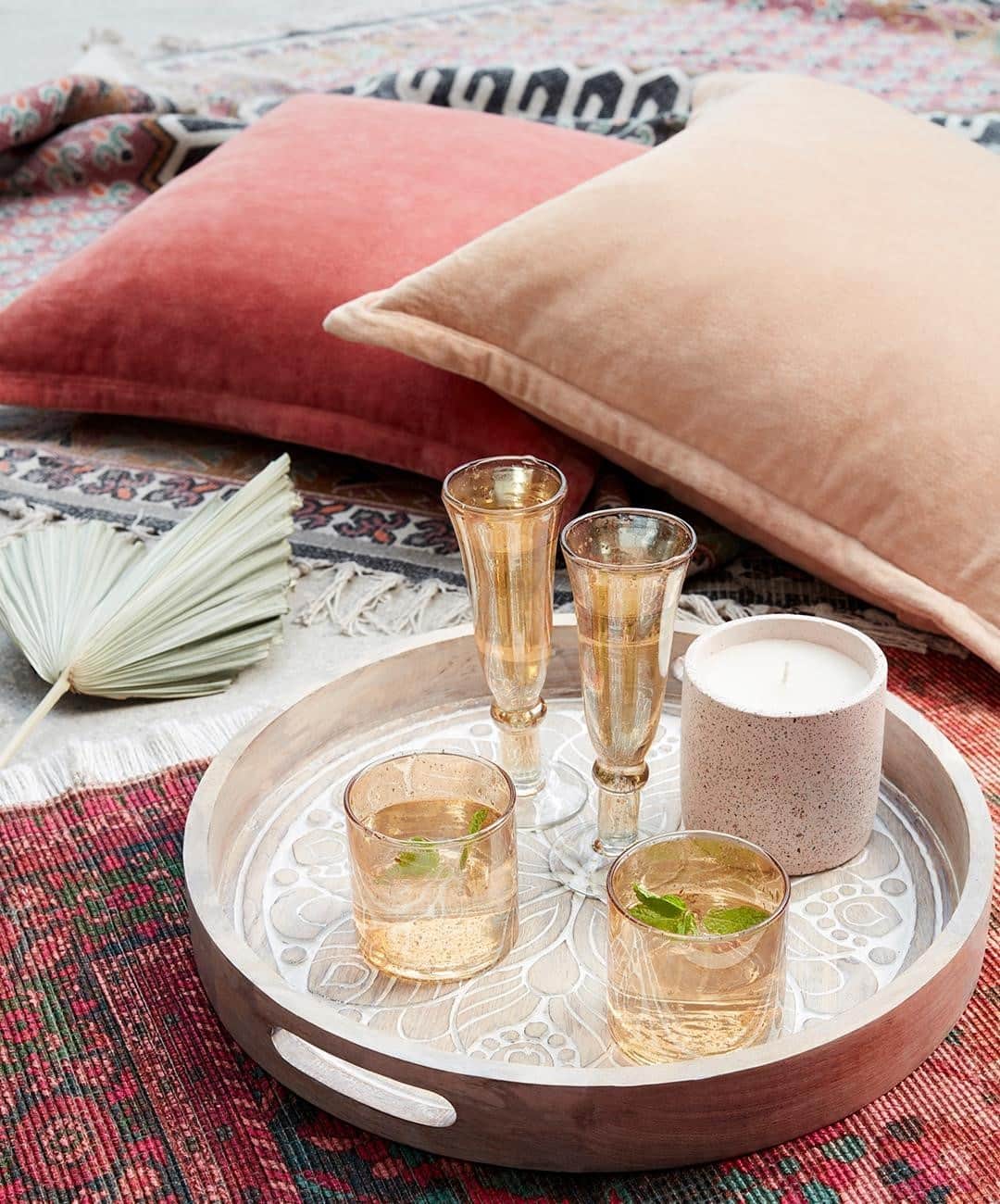 フレンチコネクションのインスタグラム：「Think pink💗Dreaming of alfresco evening drinks.   #FrenchConnection #MyFC」
